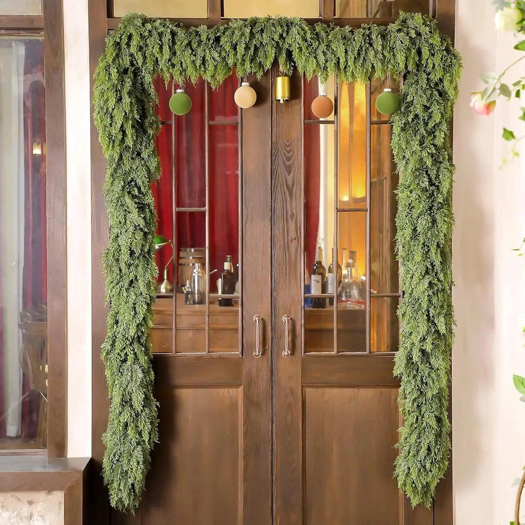Guirlande de Noël Branches Vertes de Cyprès Motif Hivernal Accent
