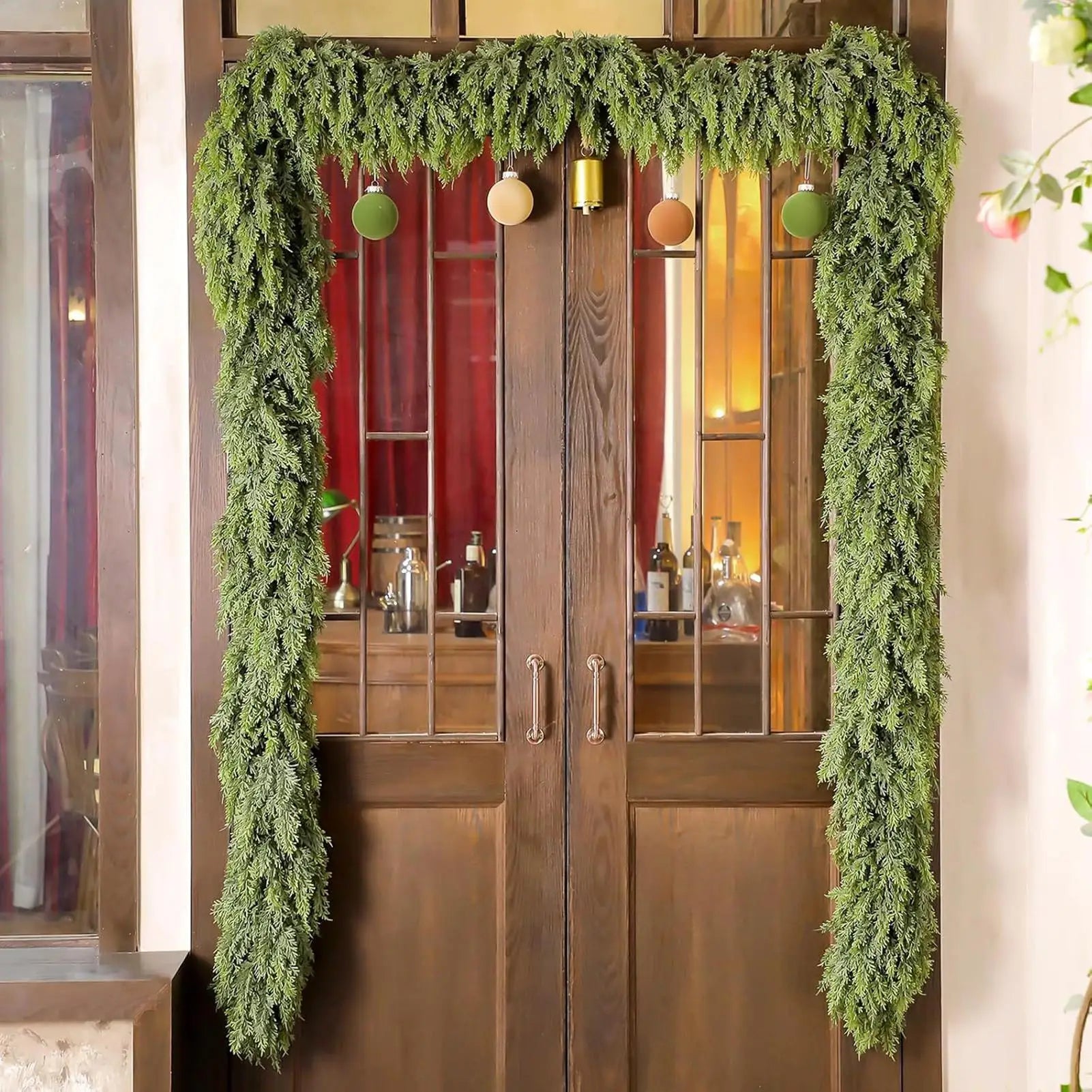 Guirlande de Noël Branches Vertes de Cyprès Motif Hivernal Accent