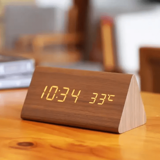 WOODSENSE – Montre en bois LED avec commande vocale pour une affichage du temps stylé