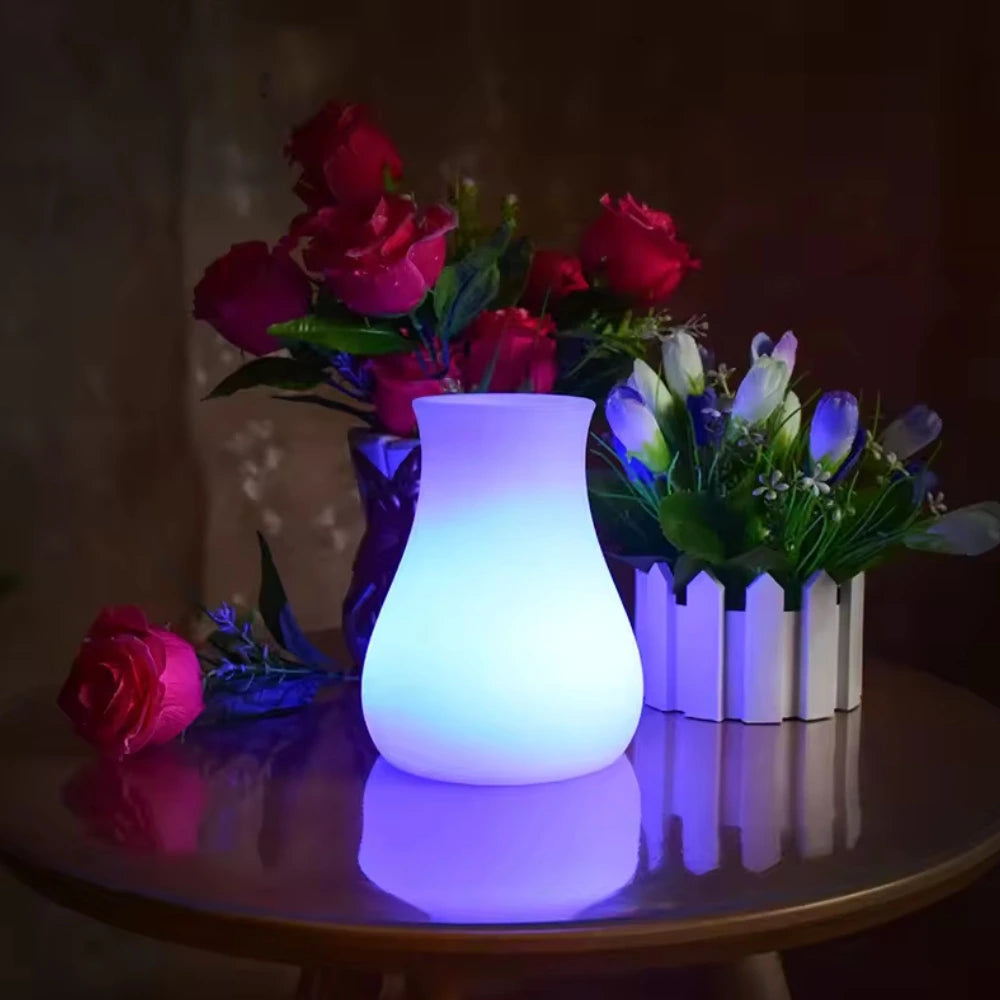 Lampe en forme de vase avec surface lisse rétroéclairée