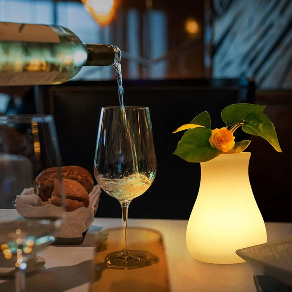 Lampe en forme de vase avec surface lisse rétroéclairée