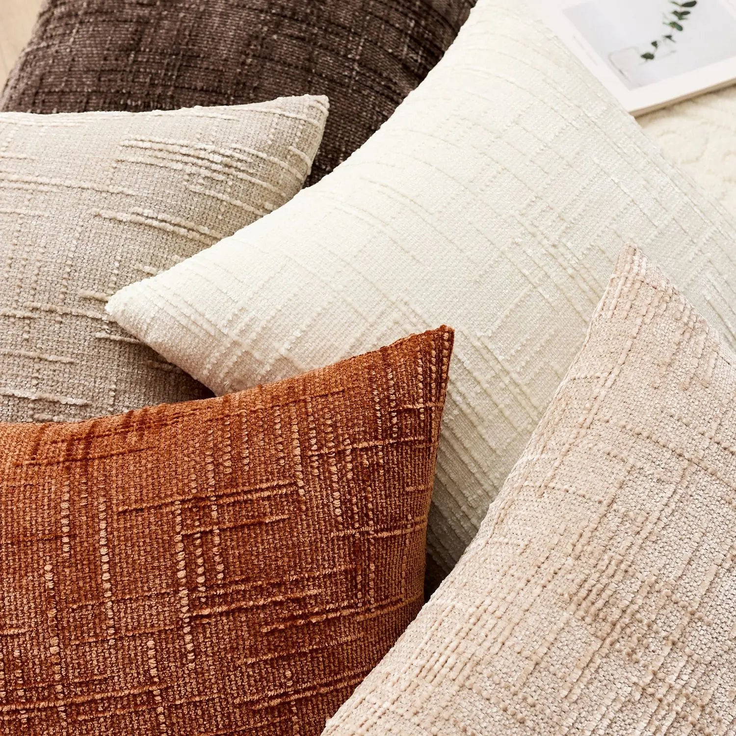 Housse de Coussin Chenille avec Structure en Bambou pour un Intérieur Luxueux et Chaleureux