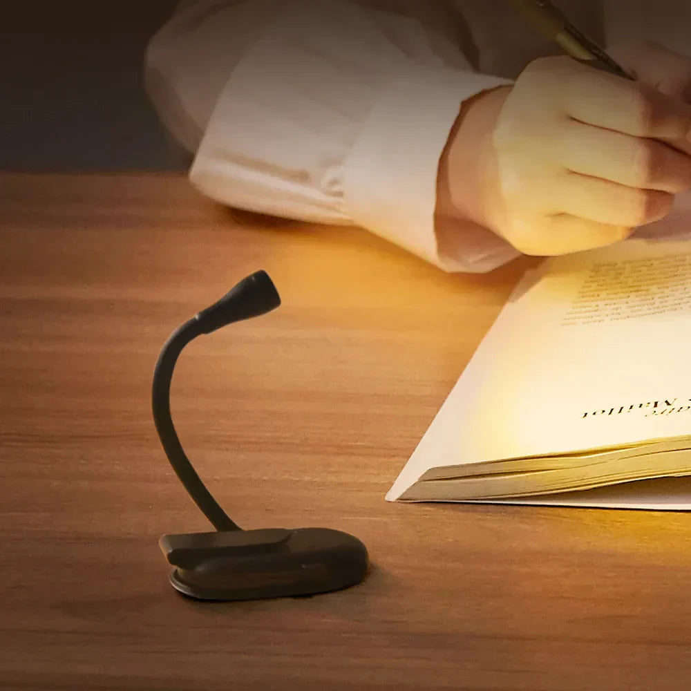 Skanto | Mini Lampe de Lecture - Lampe Clip Portable avec Charge USB, LED Dimmable pour Chambre, Protection des Yeux et Camping - Lampe de Livre Clip Tournante à 360°