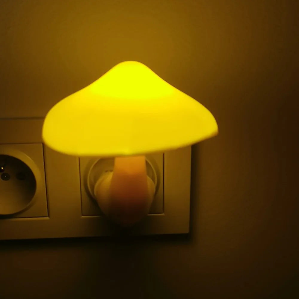 Lampe de nuit LED Lumipilz | Avec capteur crépusculaire | Jaune chaud & Économique | 8×10 cm