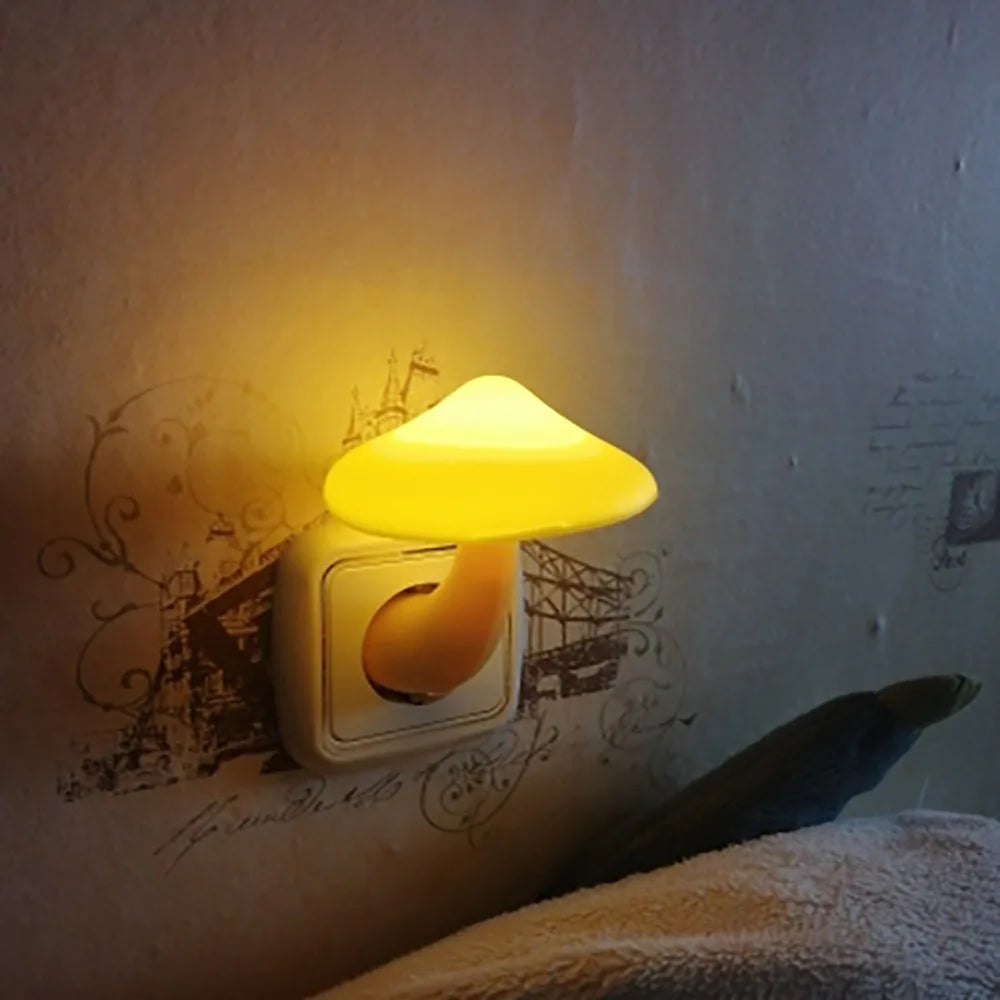 Lampe de nuit LED Lumipilz | Avec capteur crépusculaire | Jaune chaud & Économique | 8×10 cm