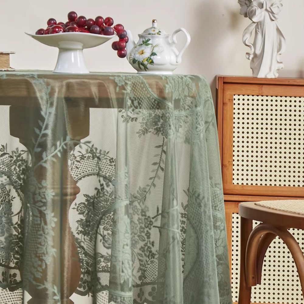 Nappe Ronde en Dentelle Transparente avec Fleurs