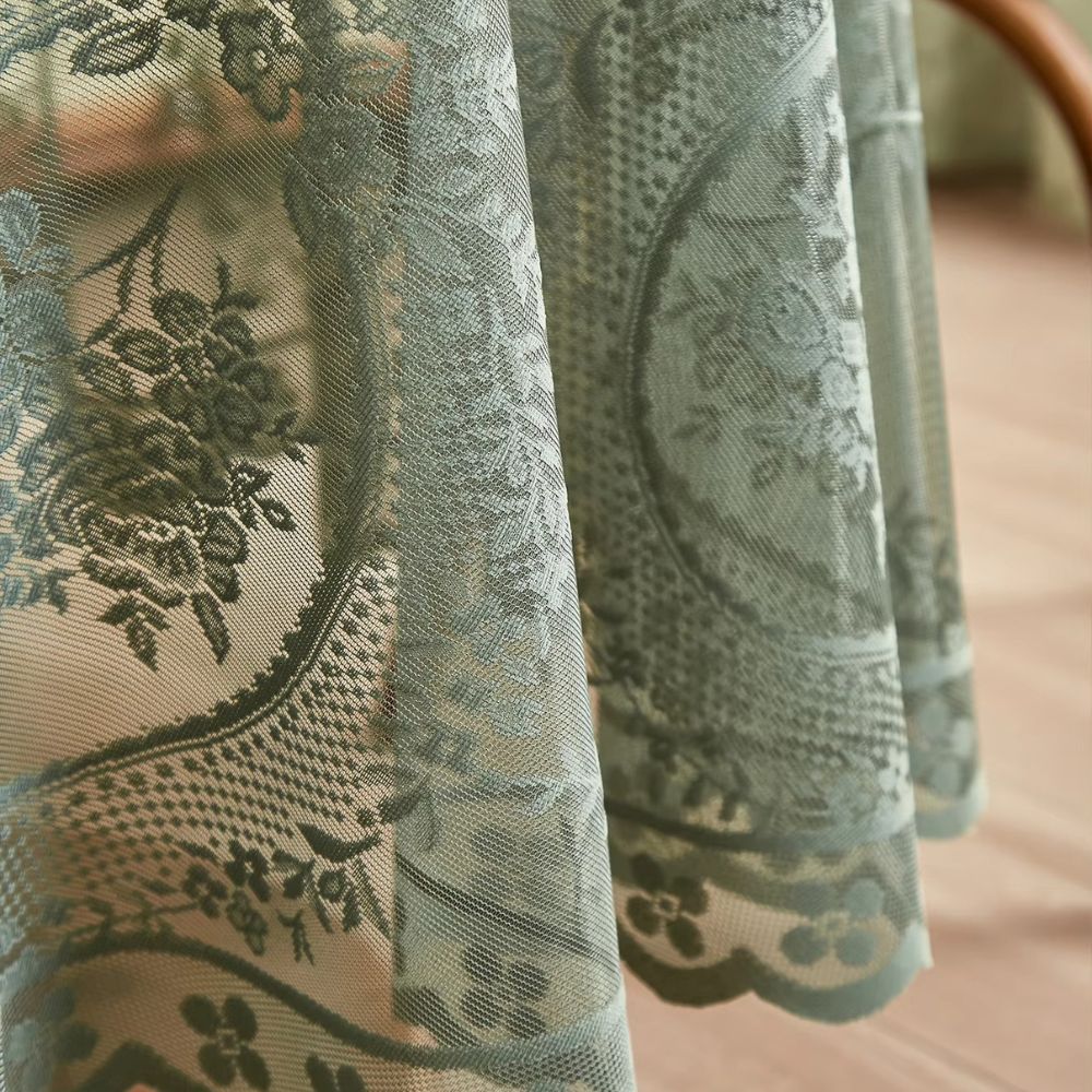 Nappe Ronde en Dentelle Transparente avec Fleurs