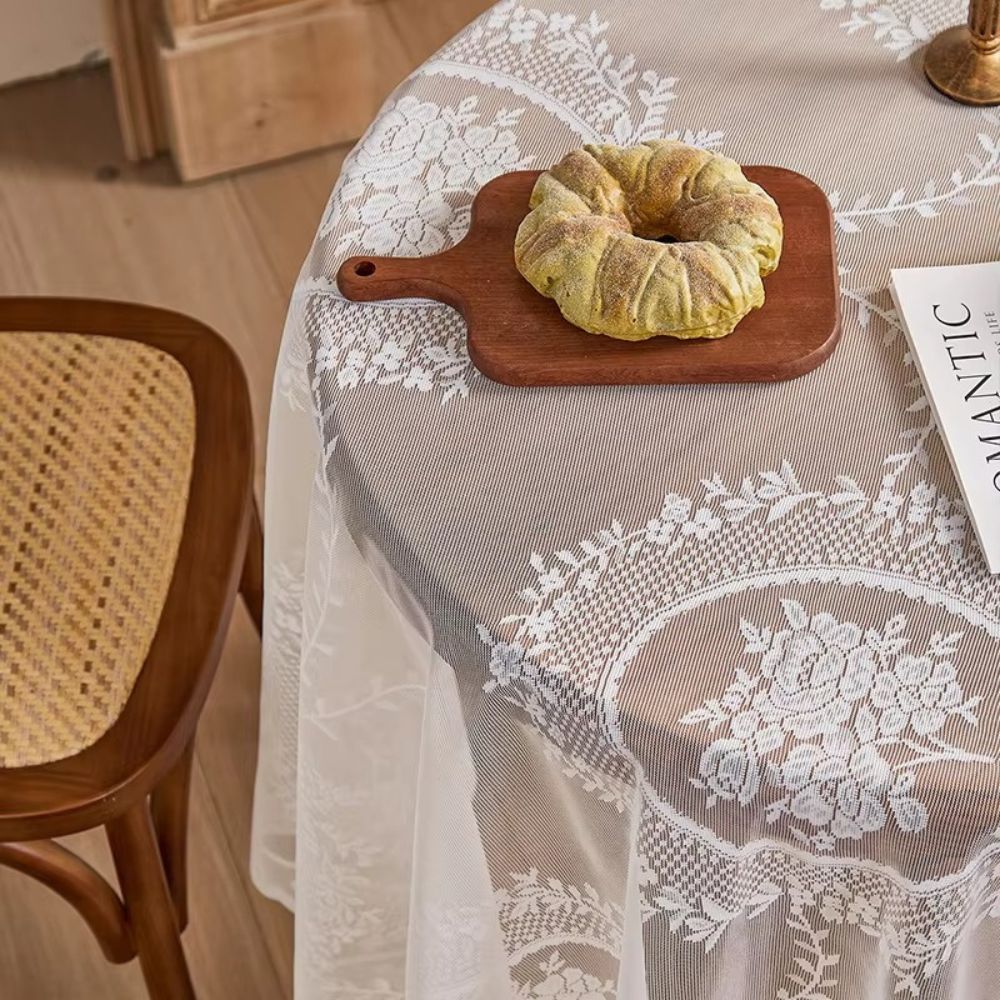 Nappe Ronde en Dentelle Transparente avec Fleurs