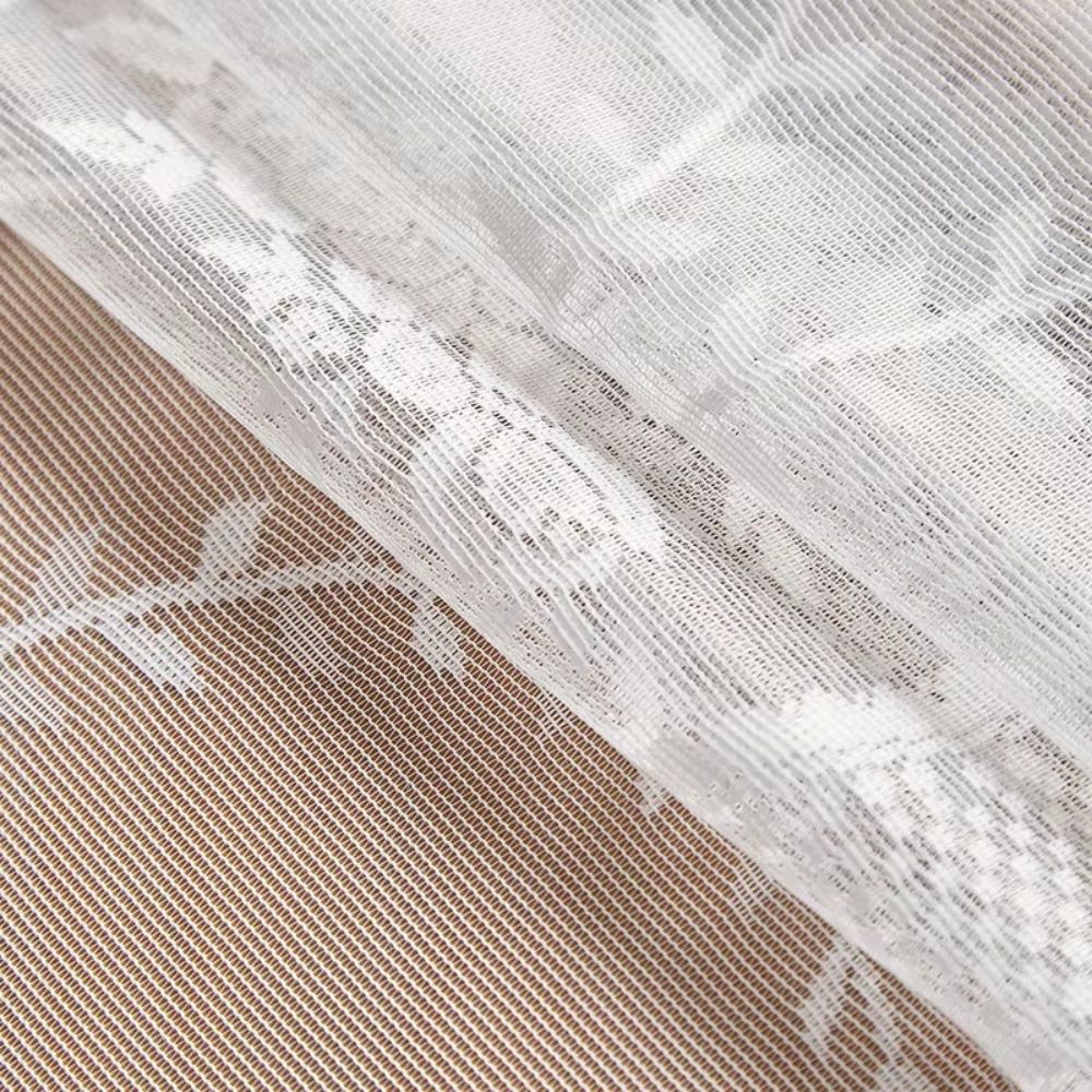 Nappe Ronde en Dentelle Transparente avec Fleurs