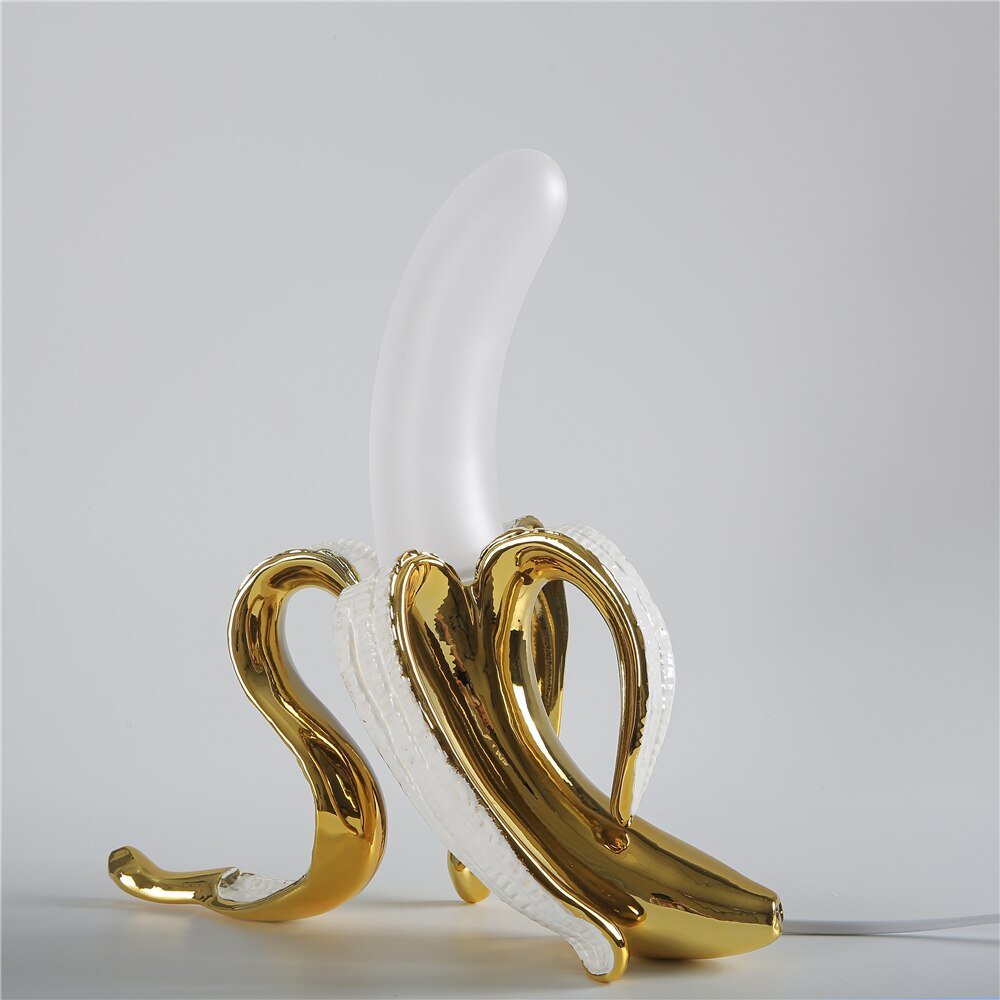 Lampe de table noire avec détails en cuivre – lumière chaude élégante