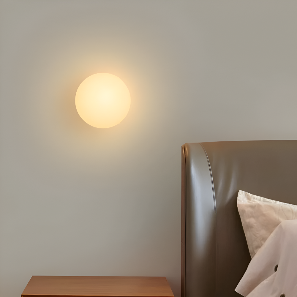 Applique murale ronde en verre blanc – lampe LED minimaliste avec lumière douce