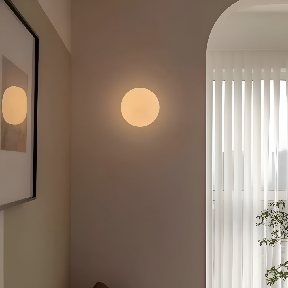 Applique murale ronde en verre blanc – lampe LED minimaliste avec lumière douce