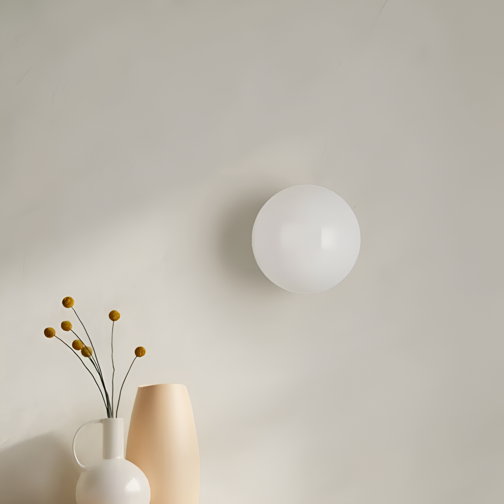 Applique murale ronde en verre blanc – lampe LED minimaliste avec lumière douce