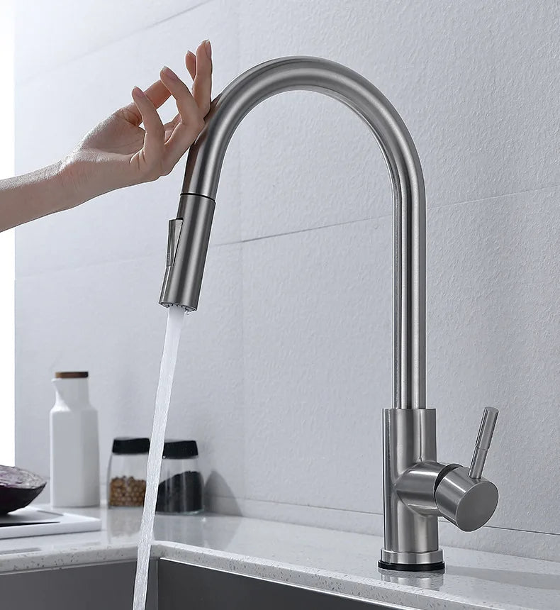 Skanto | Robinet de Cuisine Téléscopique TouchTech – Mitigeur Sans Contact avec Douche Flexible | Robinet en Laiton Moderne