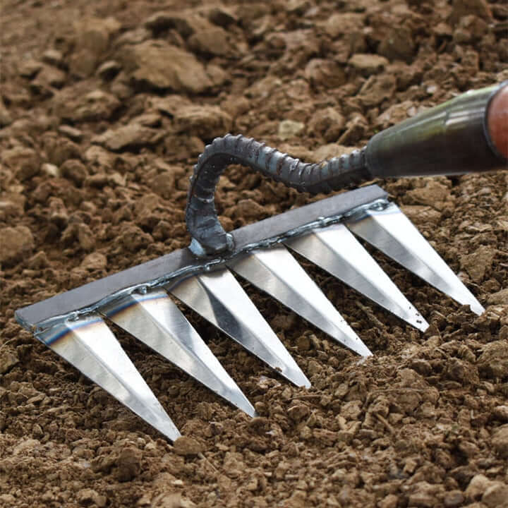 SOILSWEEP – Râteau de Jardin en Métal Durable pour un Désherbage Efficace et une Préparation du Sol