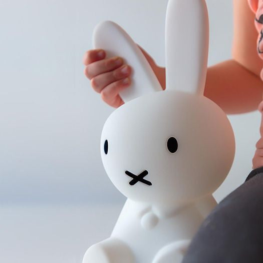 Lampe de table | Élément iconique pour la maison | Figurine lapin minimaliste | BunnyNest