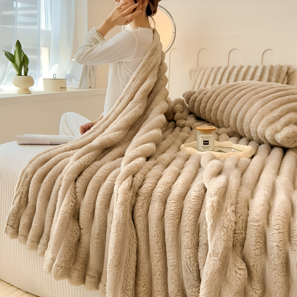 Plaid StripeEase – Couverture en Fleece Ultra-Douce avec Rayures Élastiques