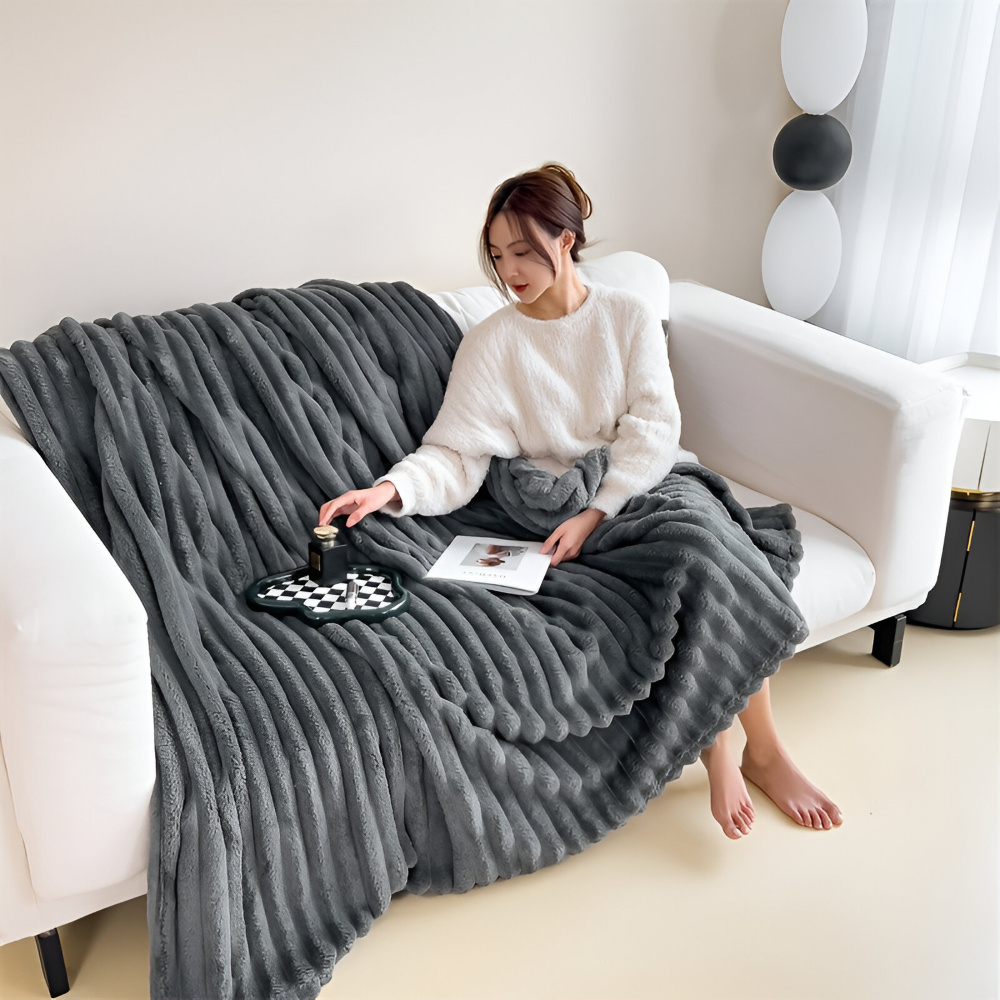 Plaid StripeEase – Couverture en Fleece Ultra-Douce avec Rayures Élastiques