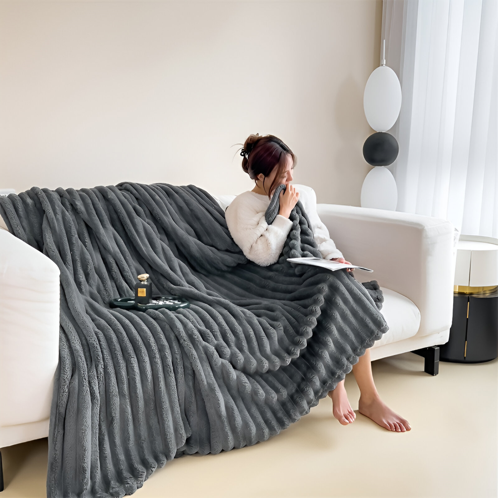 Plaid StripeEase – Couverture en Fleece Ultra-Douce avec Rayures Élastiques