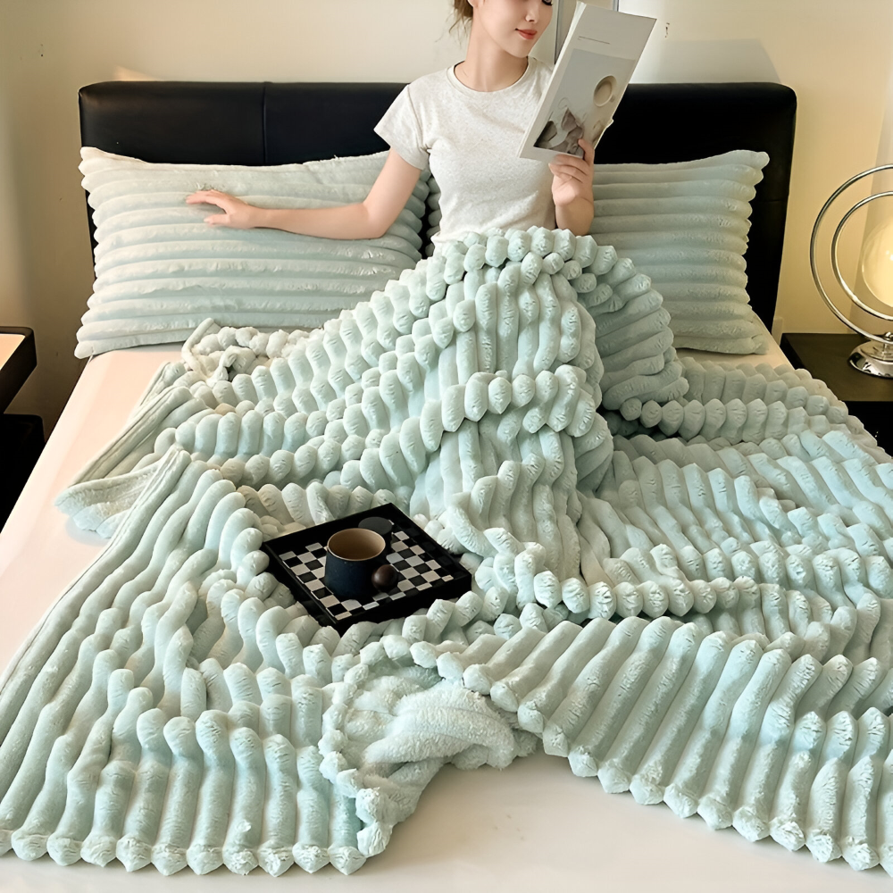 Plaid StripeEase – Couverture en Fleece Ultra-Douce avec Rayures Élastiques