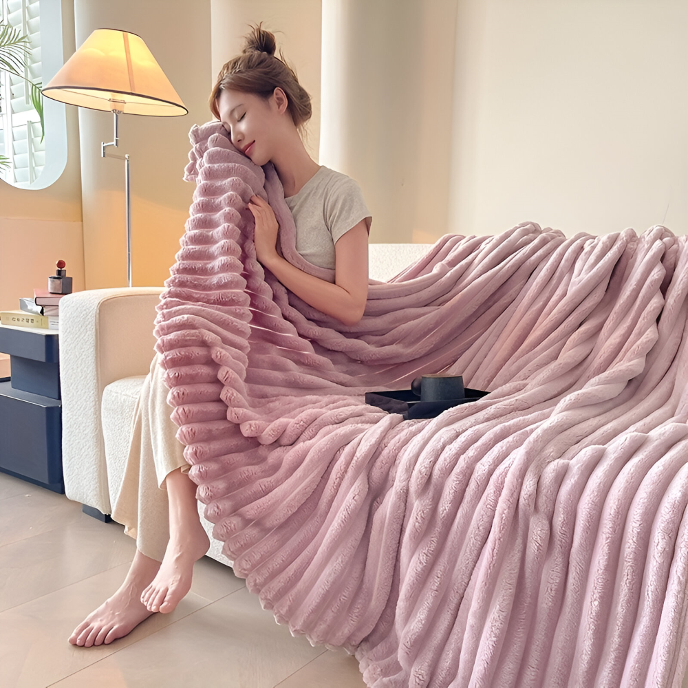Plaid StripeEase – Couverture en Fleece Ultra-Douce avec Rayures Élastiques