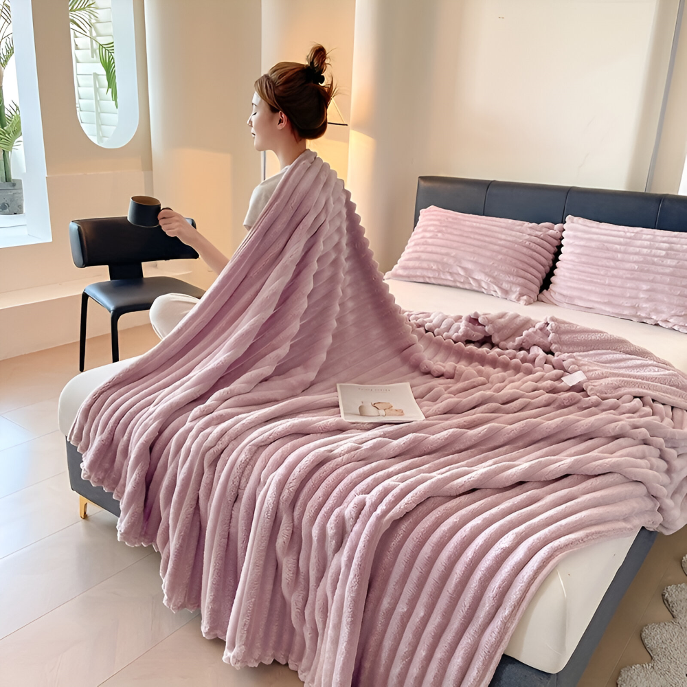 Plaid StripeEase – Couverture en Fleece Ultra-Douce avec Rayures Élastiques