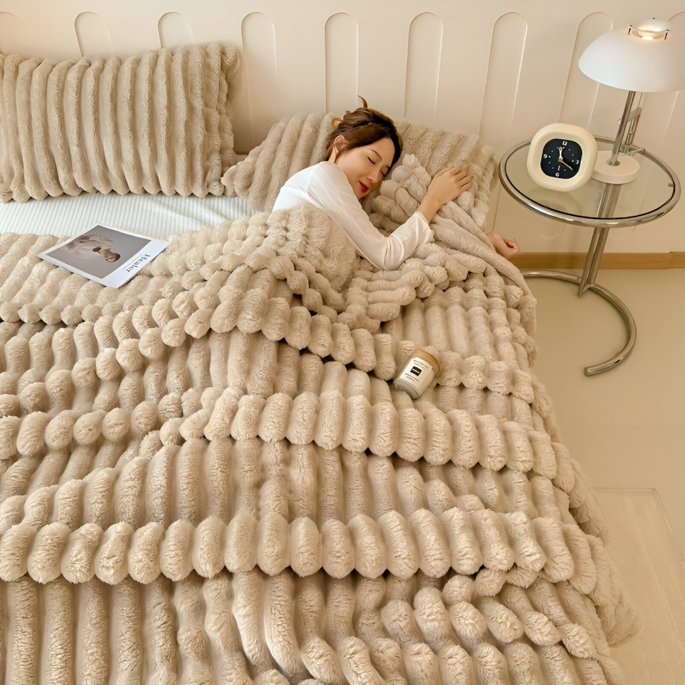Plaid StripeEase – Couverture en Fleece Ultra-Douce avec Rayures Élastiques