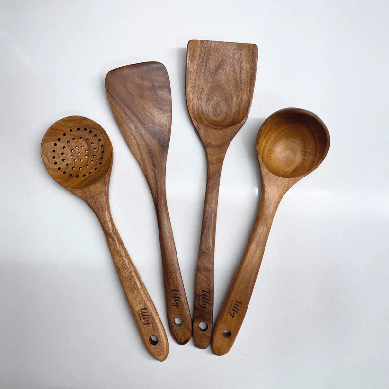 Ensemble de Cuisine en Bois Naturel – Cuisiner de Manière Durable et Élégante