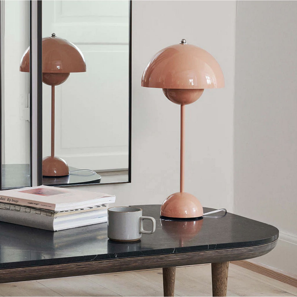 Lampe de table LED compacte