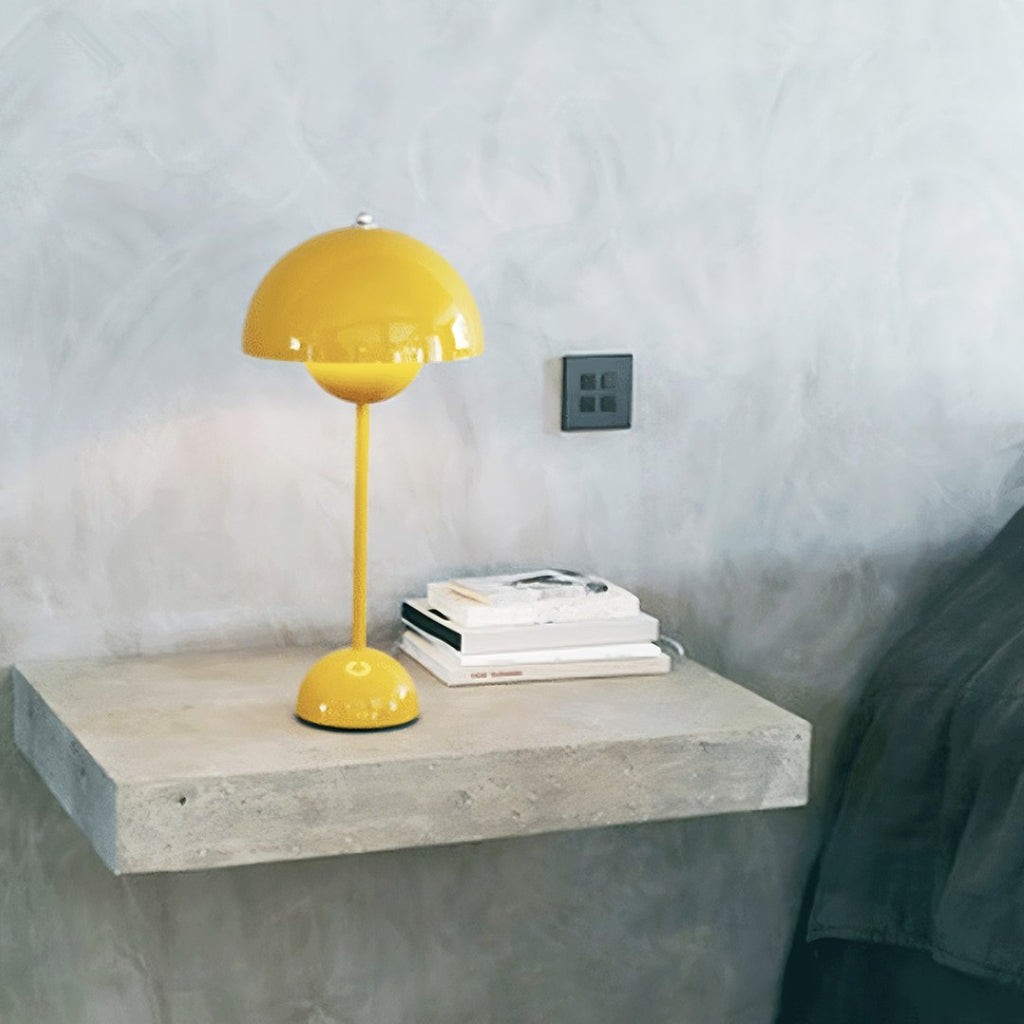 Lampe de table LED compacte