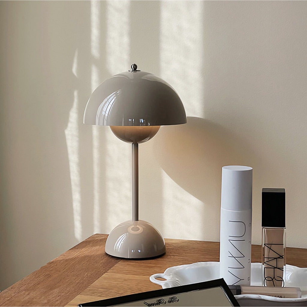 Lampe de table LED compacte