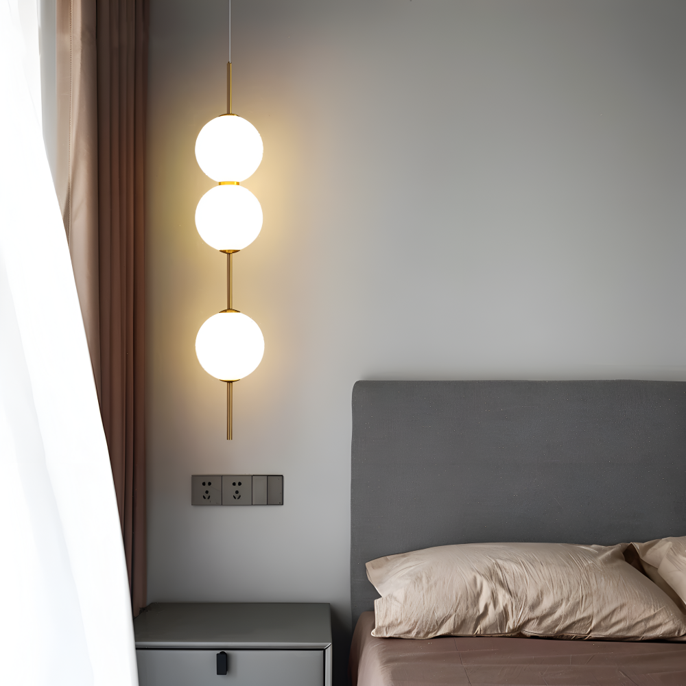 Gloriva Suspension – Suspension Élégante au Design Vertical et Boule en Verre Mat