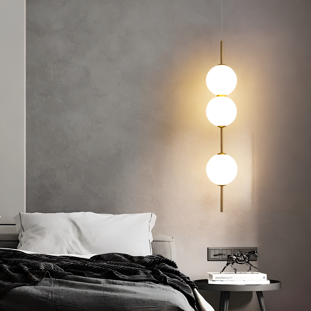 Gloriva Suspension – Suspension Élégante au Design Vertical et Boule en Verre Mat