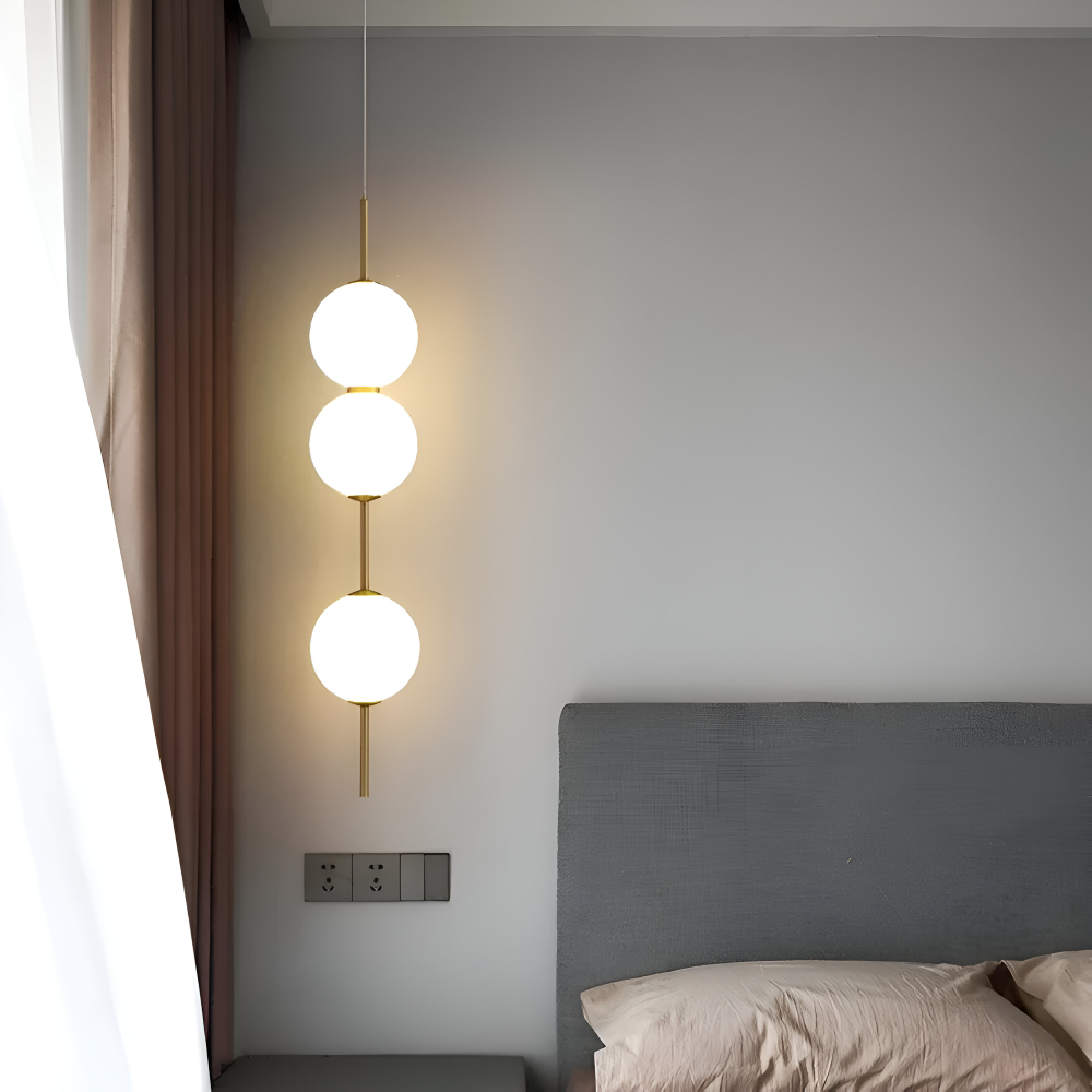 Gloriva Suspension – Suspension Élégante au Design Vertical et Boule en Verre Mat
