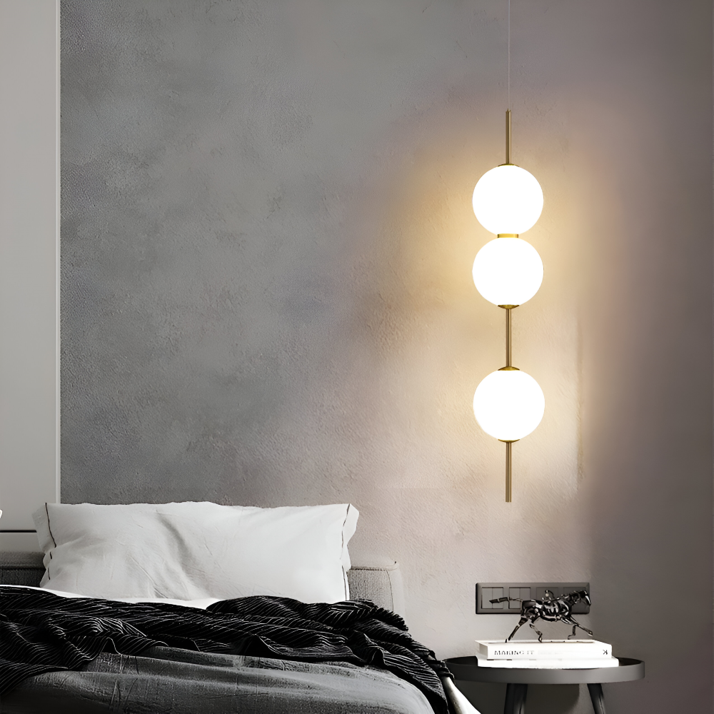 Gloriva Suspension – Suspension Élégante au Design Vertical et Boule en Verre Mat