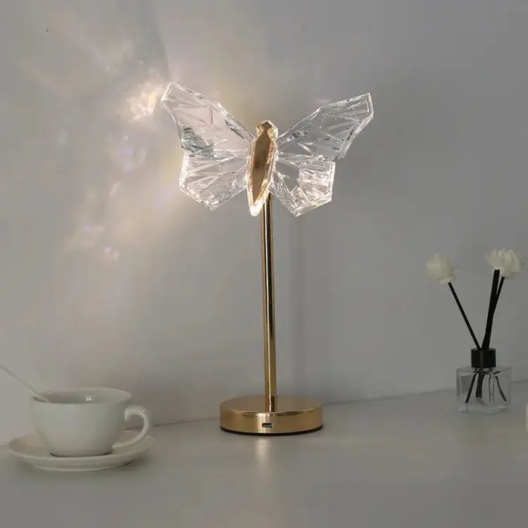 Lampe de table en cristal avec motif de papillon – lampe LED décorative avec lumière chaude