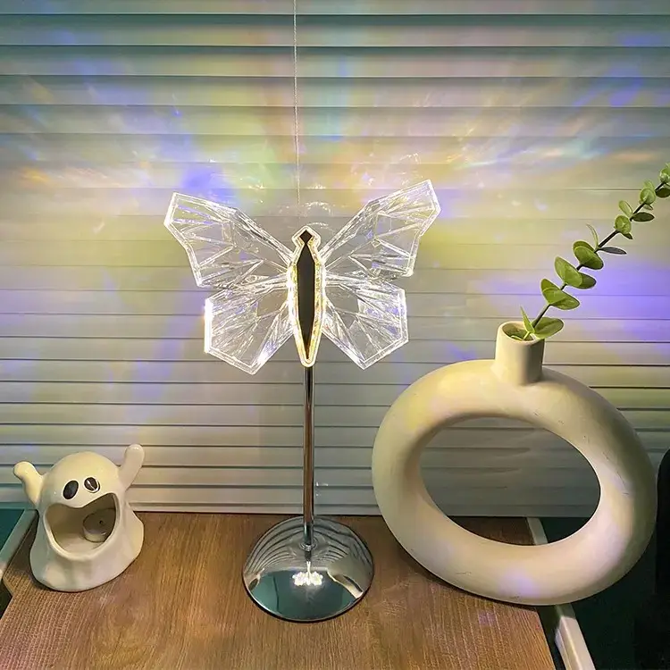 Lampe de table en cristal avec motif de papillon – lampe LED décorative avec lumière chaude