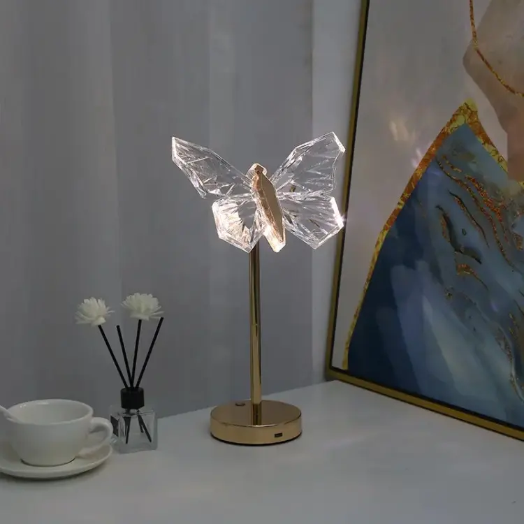 Lampe de table en cristal avec motif de papillon – lampe LED décorative avec lumière chaude