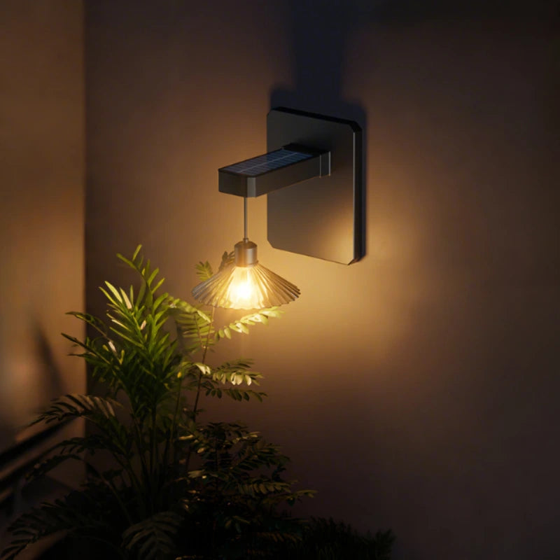 Lampe murale extérieure avec petit abat-jour suspendu