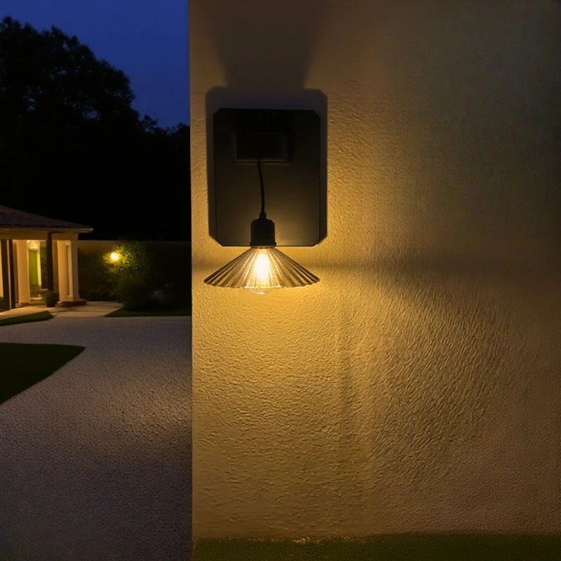 Lampe murale extérieure avec petit abat-jour suspendu