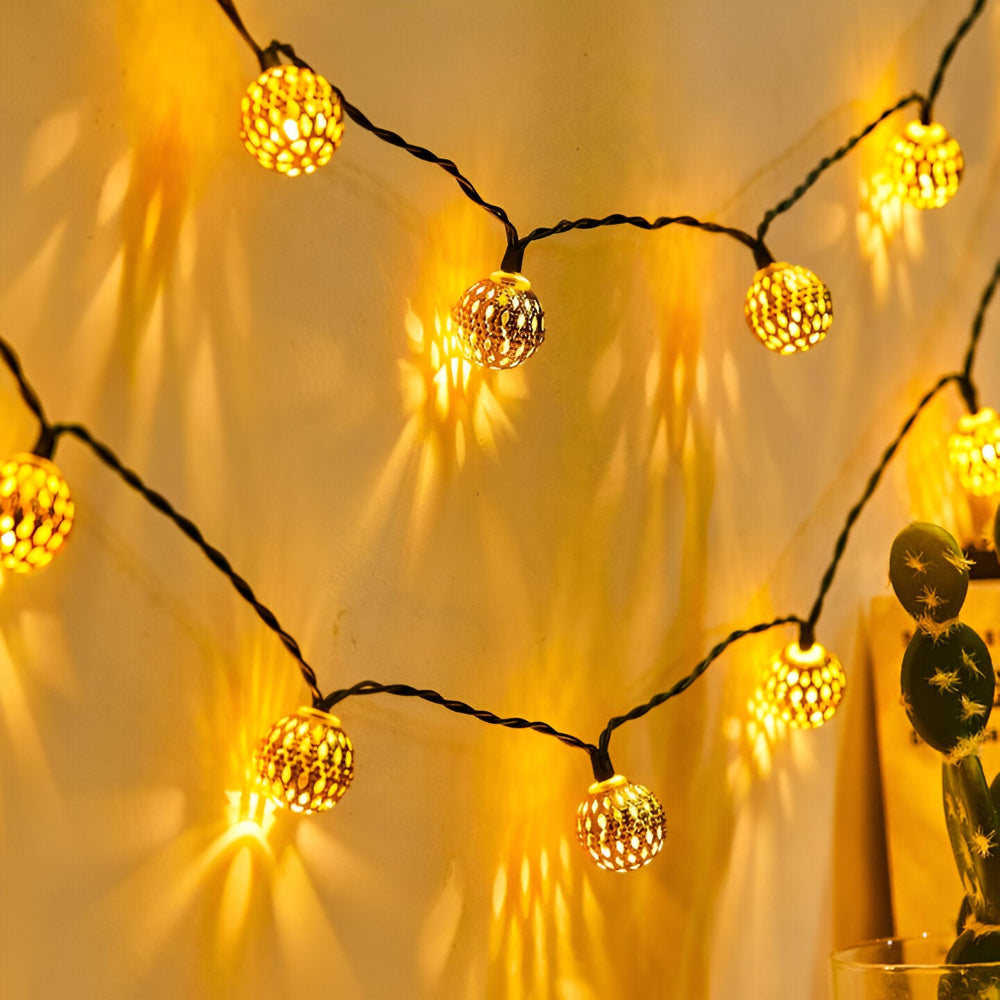 Guirlande lumineuse solaire avec lanternes LED marocaines pour une utilisation en extérieur