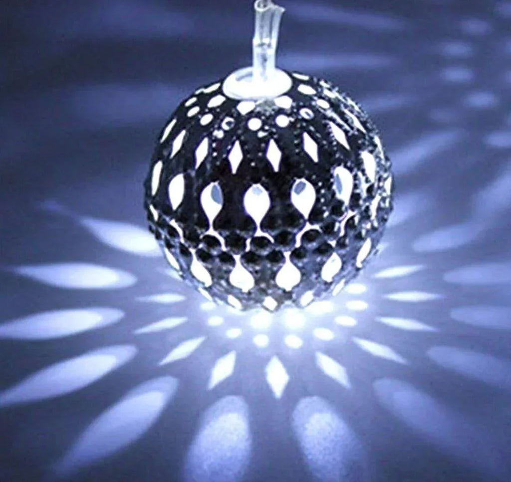 Guirlande lumineuse solaire avec lanternes LED marocaines pour une utilisation en extérieur