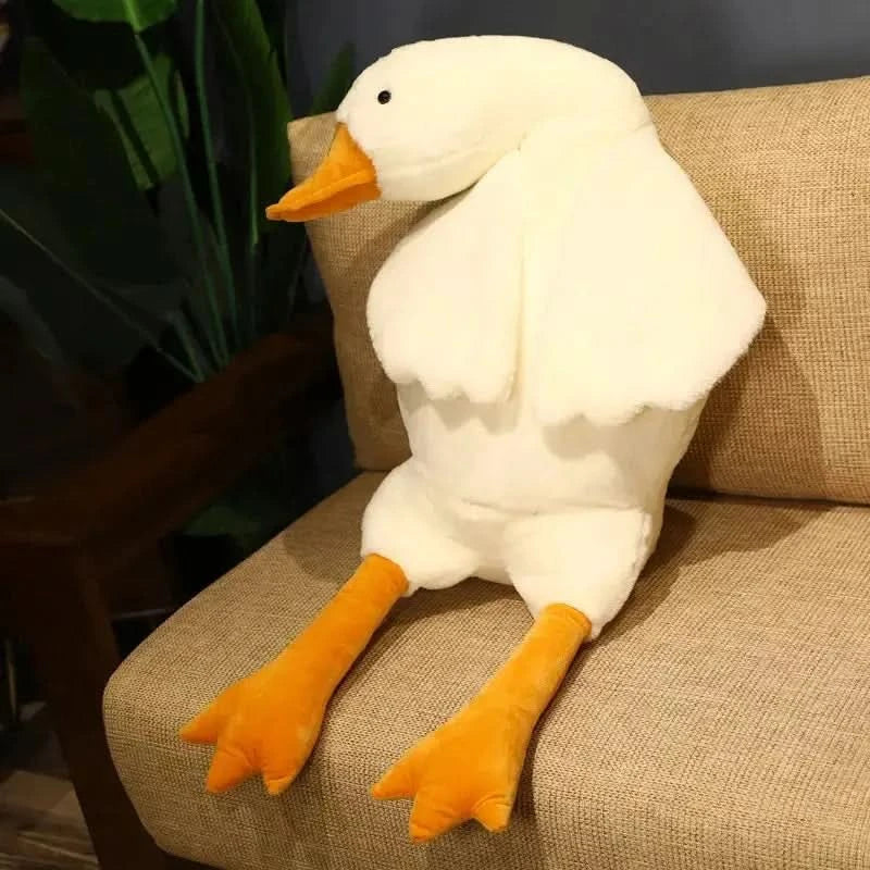 Offrez-vous un moment de douceur avec ce coussin géant en forme d'oie.