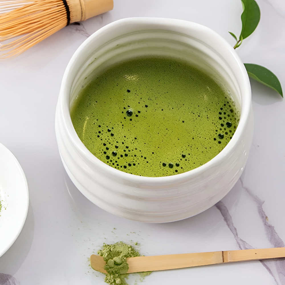Set de Matcha en Céramique & Bambou 5 Pièces – Bol avec Bec Verseur, Fouet, Support & Passoire – Accessoires de Thé Japonais