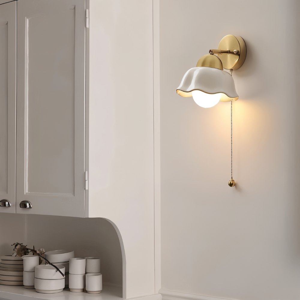 Florielle Applique Murale – Lampe Fleur Française en Blanc et Or pour Chambre à Coucher