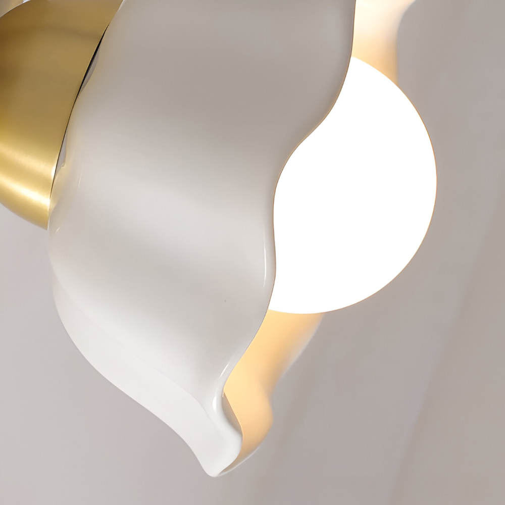 Florielle Applique Murale – Lampe Fleur Française en Blanc et Or pour Chambre à Coucher
