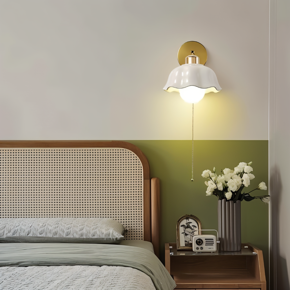 Florielle Applique Murale – Lampe Fleur Française en Blanc et Or pour Chambre à Coucher