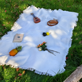 Couverture de pique-nique Boho blanche avec pompons – 90 x 150 cm, Tapis d'extérieur en mélange de coton, Lavable