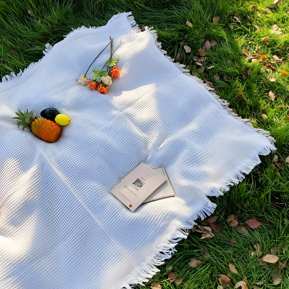 Couverture de pique-nique Boho blanche avec pompons – 90 x 150 cm, Tapis d'extérieur en mélange de coton, Lavable