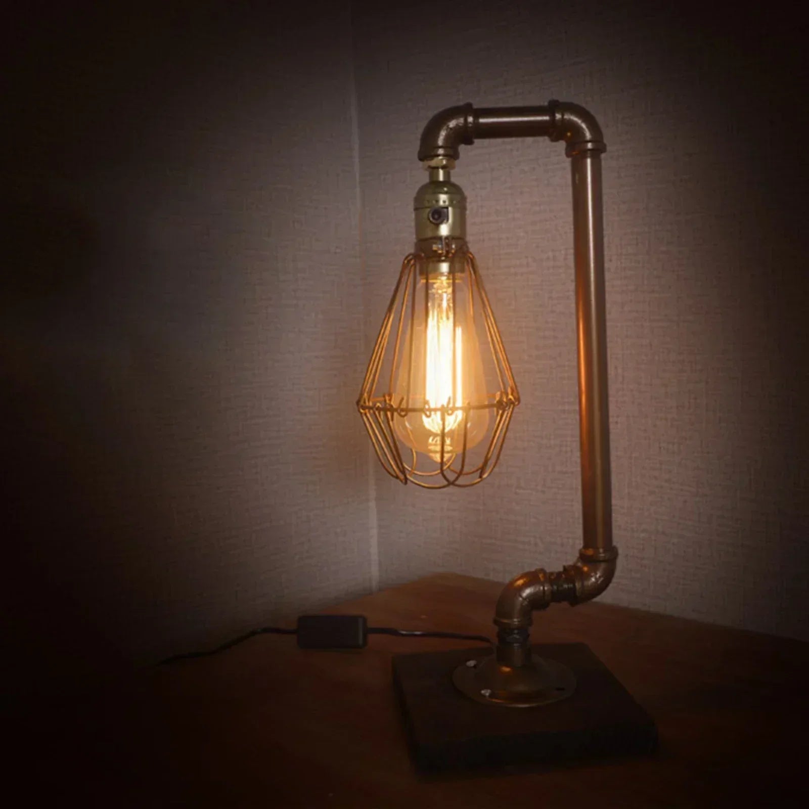 Lampe de table en métal noir – lampe vintage avec détails en bois
